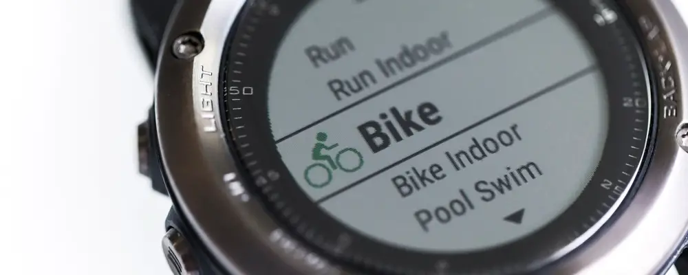 Fitness tracker with function for bicyle riding